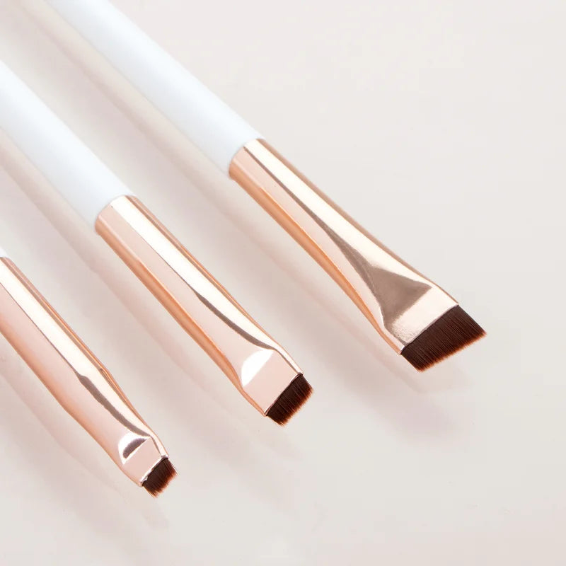 Präzision, die den Unterschied macht – Das 3-teilige Karsyngirl Eyeliner & Brow Brush Set