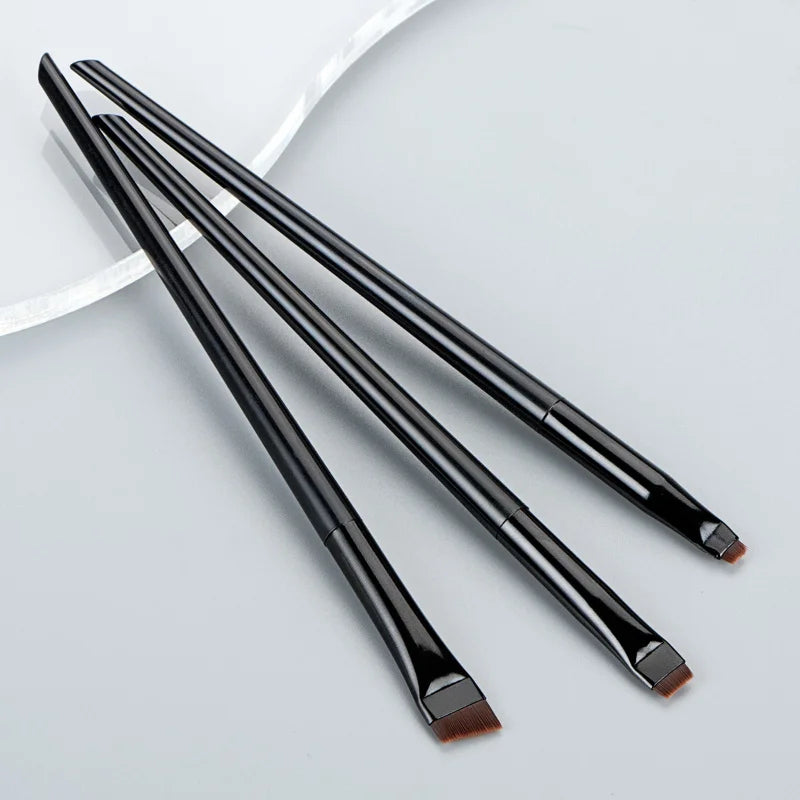 Präzision, die den Unterschied macht – Das 3-teilige Karsyngirl Eyeliner & Brow Brush Set